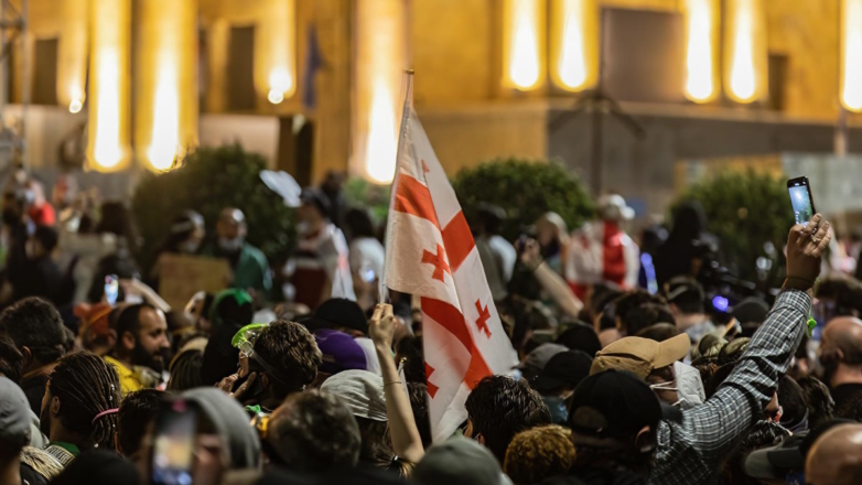 Лидеры оппозиции устраивают шествие в Тбилиси против итогов парламентских выборов в Грузии