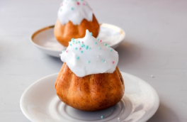 Праздничная кухня: мини-кексы "Ромовая баба" вместо кулича на Пасху – простой рецепт для приготовления дома