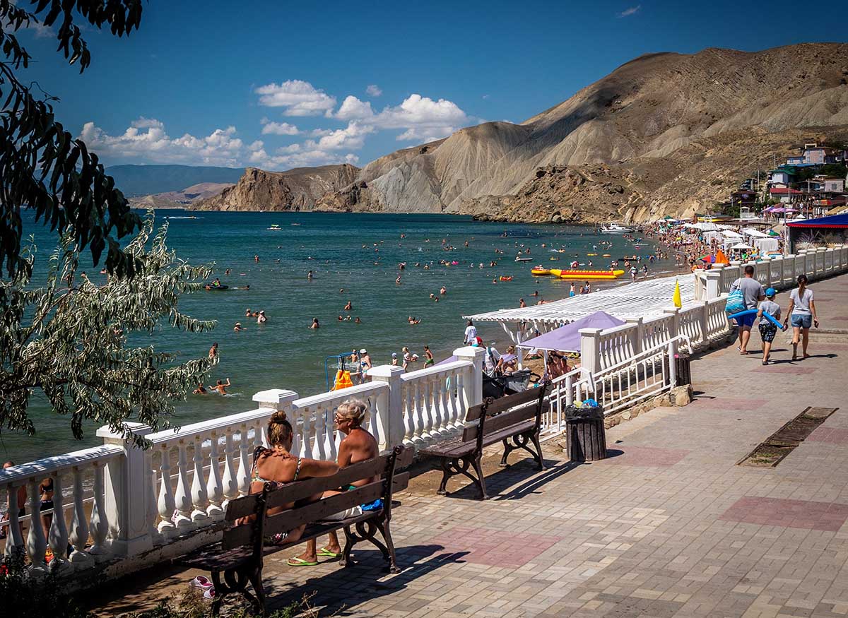 Набережная курортного поселка Орджоникидзе