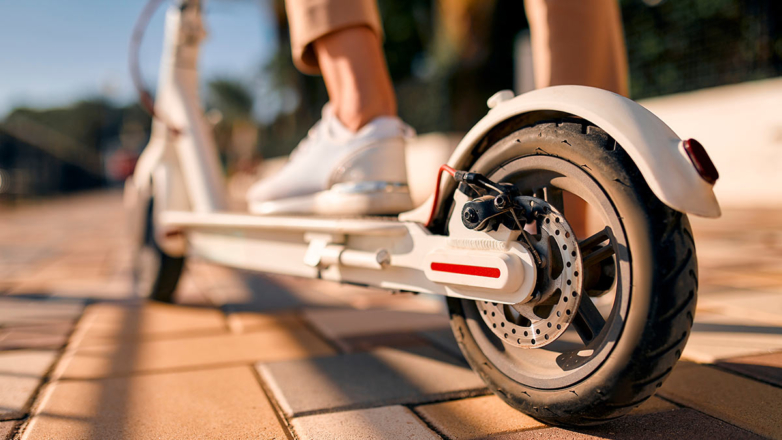 Ограничение скорости арендных самокатов в Москве резко сократило аварийность