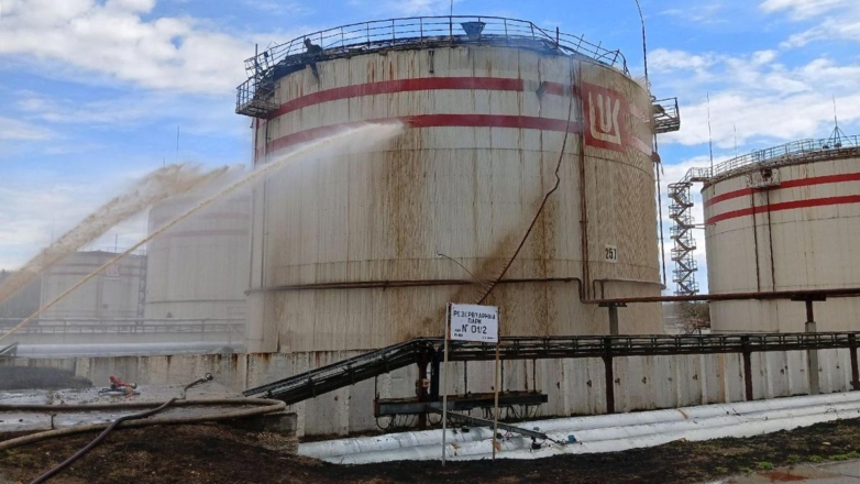 Два человека погибли при пожаре на нефтеперерабатывающем заводе в Коми