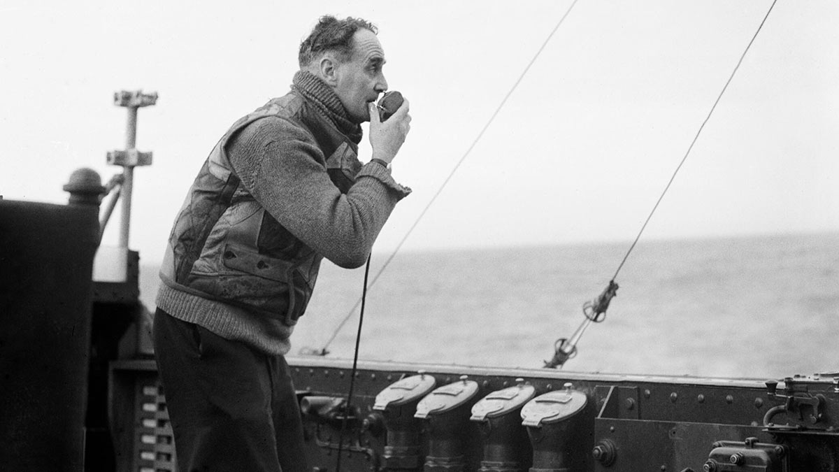 Джон Уокер управляет охотой на подлодку с борта "Старлинга". 1944 г.