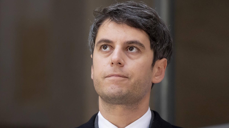 Макрон со второго раза принял отставку правительства премьера Атталя