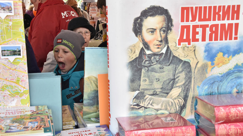 Как в век вездесущих гаджетов привить ребенку любовь к книгам