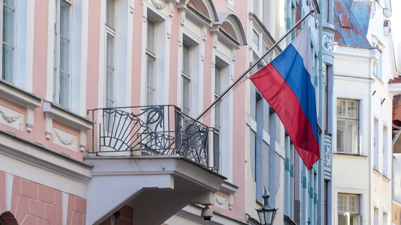 РФ требует от Эстонии остановить перенос захоронений советских воинов