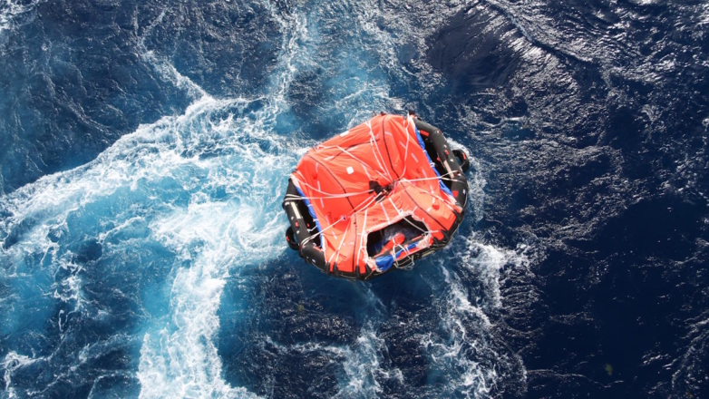 В МИД РФ рассказали о спасении россиян с затонувшего в Атлантике рыболовецкого судна