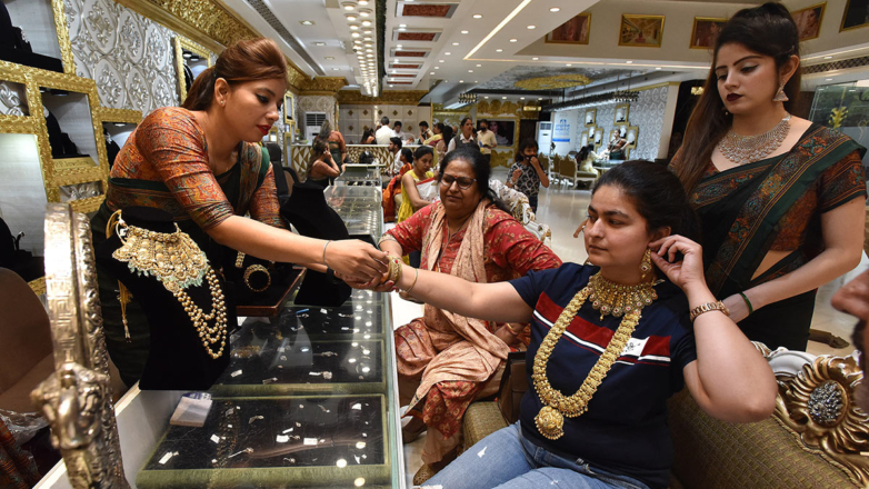 Почему в Индии даже нищие ходят в золотых украшениях