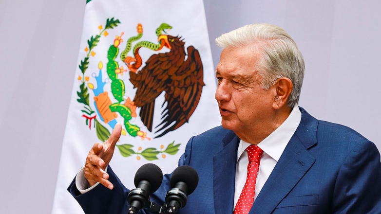 Мексика заморозила отношения с посольствами США и Канады