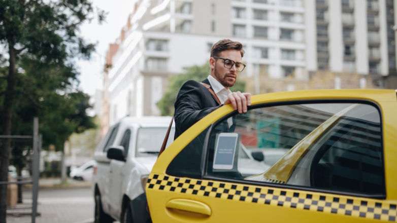 Эксперты заявили, что цены на такси в России продолжат расти