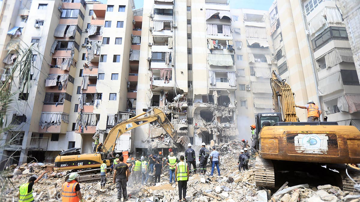 Последствия израильского удара по пригороду Бейрута.