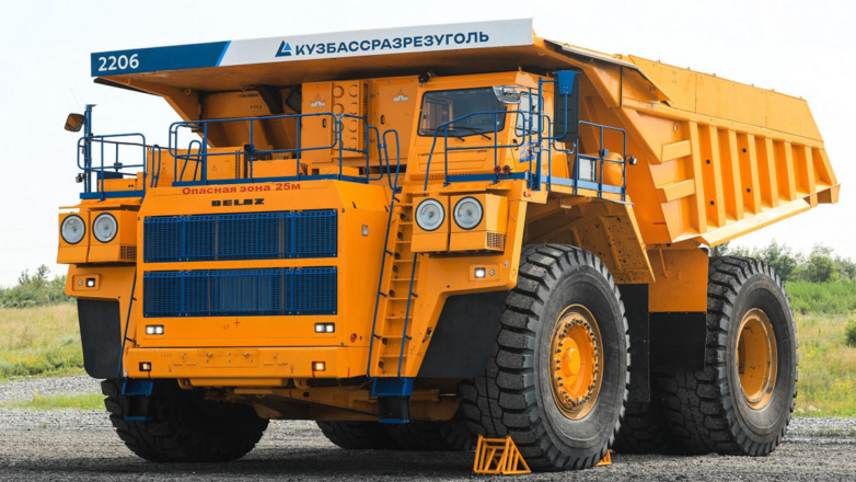 УК "Кузбассразрезуголь" закупила новые карьерные самосвалы
