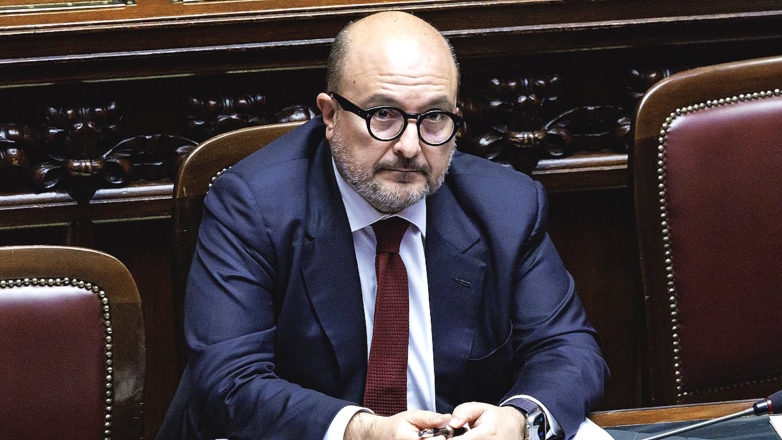 Экс-министр культуры Италии попал под следствие из-за предполагаемой любовницы