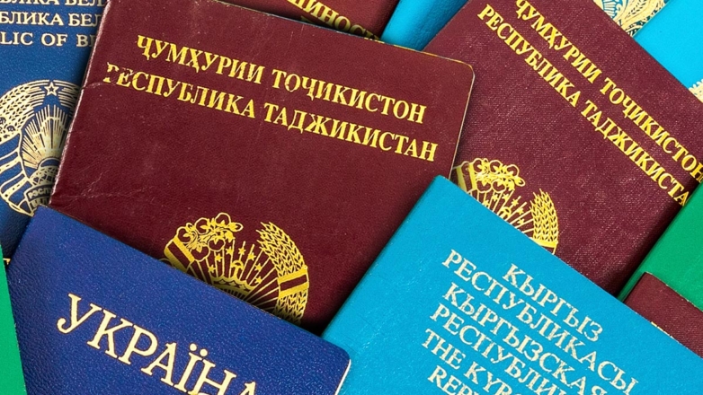 РБК: в Россию чаще всего переезжают мигранты  из Таджикистана