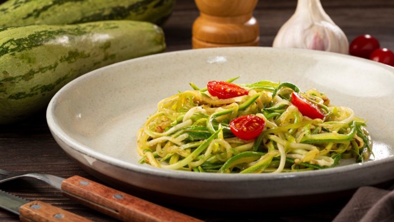 30 минут на кухне: овощная паста из кабачков с цельнозерновой лапшой