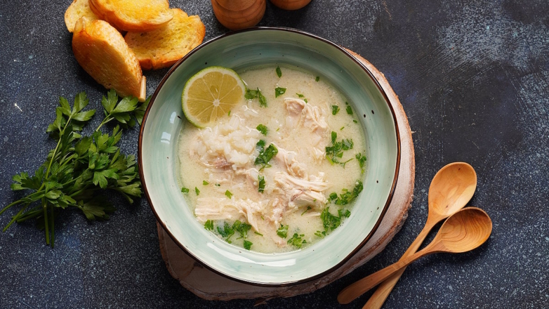 ПП суп из Греции: оригинальное блюдо "Авголемоно" с орзо и курицей