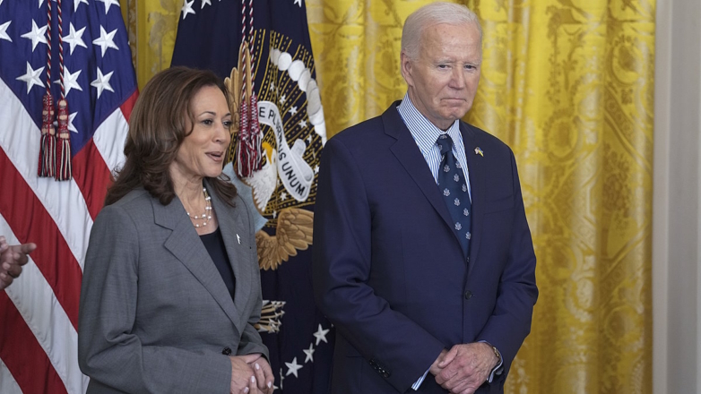 Трамп утверждает, что Байден испытывает неприязнь к Камале Харрис из-за "дворцового переворота"