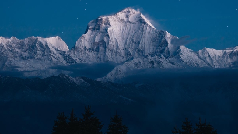 Тела погибших в Непале российских альпинистов не удается забрать из-за непогоды