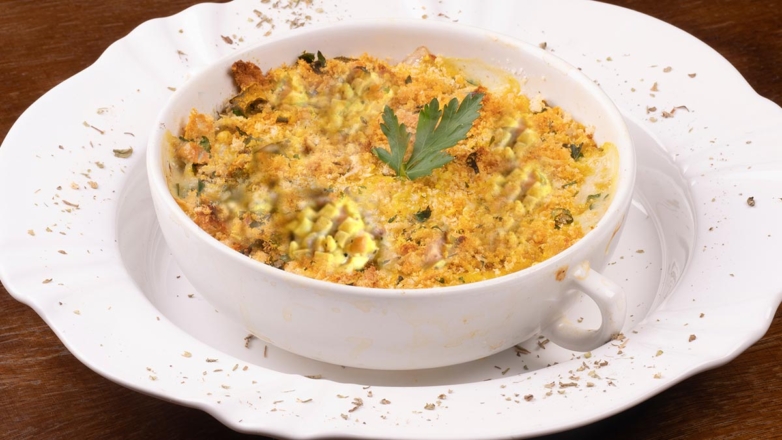 Готовим в горшочках: семга с картофелем и сыром