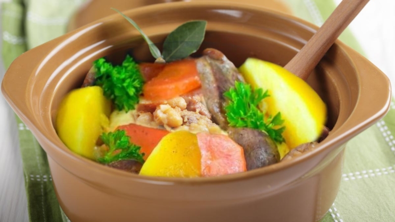 Готовим в горшочках: куриные сердечки с овощами