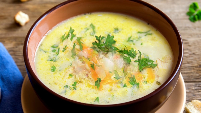 30 минут на кухне: ароматный суп из плавленых сырков с овощами, который согреет в холодный день