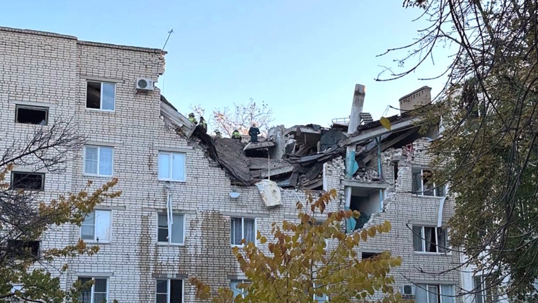 Экстренные службы назвали несколько возможных причин взрыва газа в доме в Черкесске