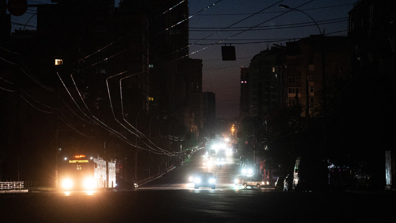 В большинстве регионов Украины из-за повреждений энергоструктуры ввели графики отключений электричества