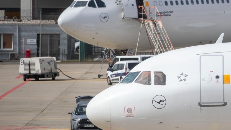 В Канаде загорелся пассажирский самолет после неудачной посадки