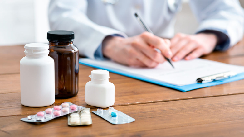 В РФ продлили упрощенный порядок регистрации лекарств и медицинских изделий до конца 2027 года