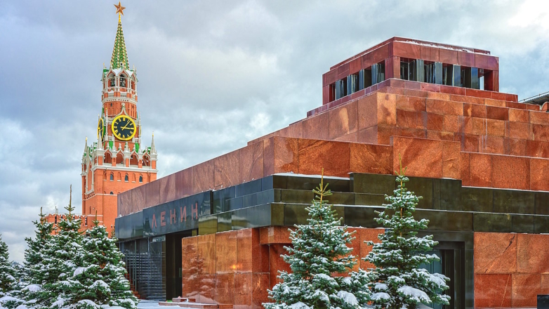 Путин назвал чрезвычайно чувствительным вопрос о выносе тела Ленина из Мавзолея