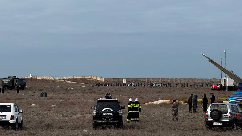 На месте крушения самолета близ Актау обнаружили тела четырех погибших