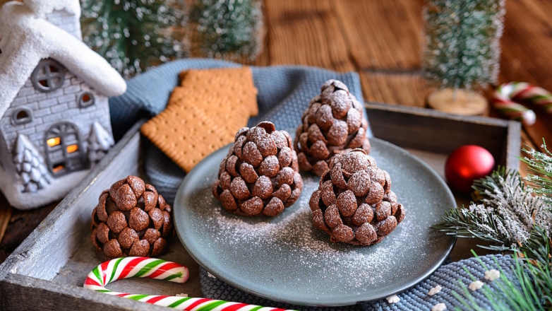"Еловые шишки": оригинальный новогодний десерт без выпечки