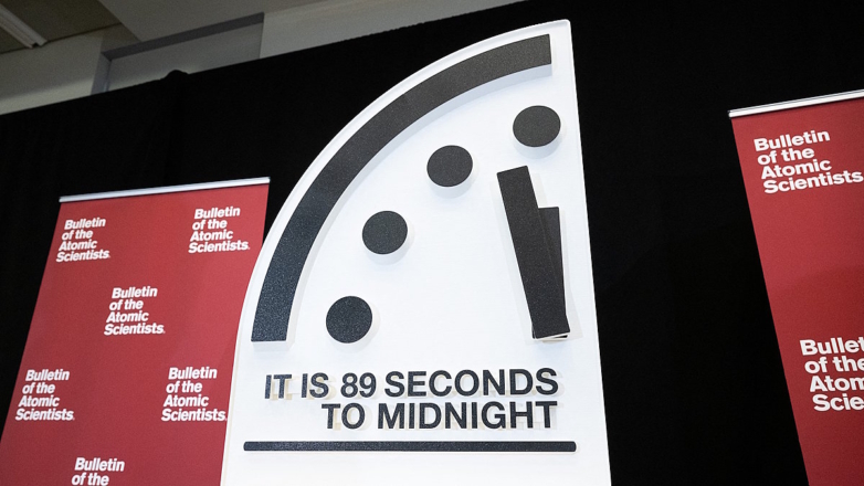 Стрелки "часов Судного дня" переставили еще на секунду ближе к "полуночи"