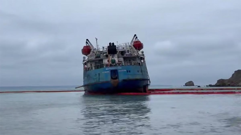 Танкер "Волгонефть 239" защитят от влияния штормов, чтобы исключить новые утечки мазута