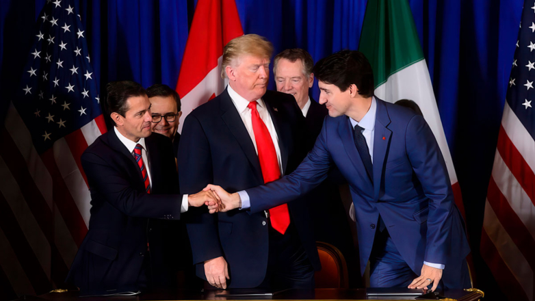 Бей своих: зачем Трамп повышает тарифы для Мексики и Канады