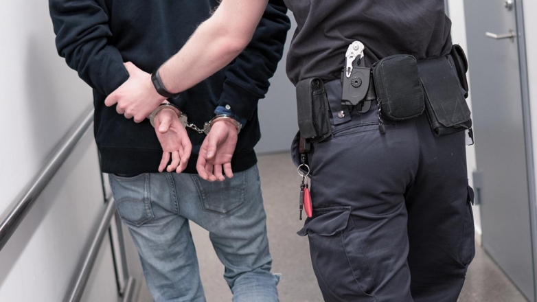 В Минпросвещения сообщили о всплеске привлечения подростков к обороту наркотиков