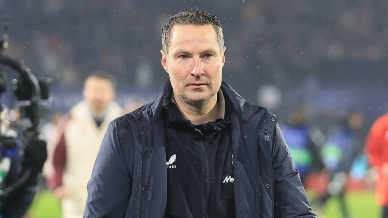 "Фейеноорд" уволил главного тренера за 2 дня до стыкового матча против "Милана" в Лиге чемпионов