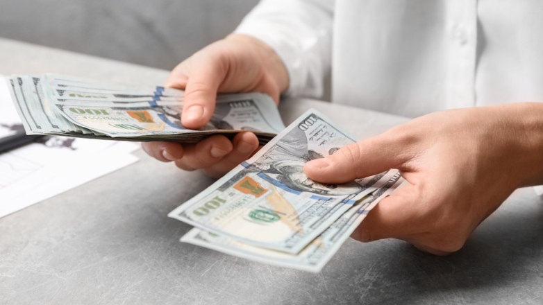 Глава комитета Госдумы по финрынку посоветовал не увлекаться покупкой долларов