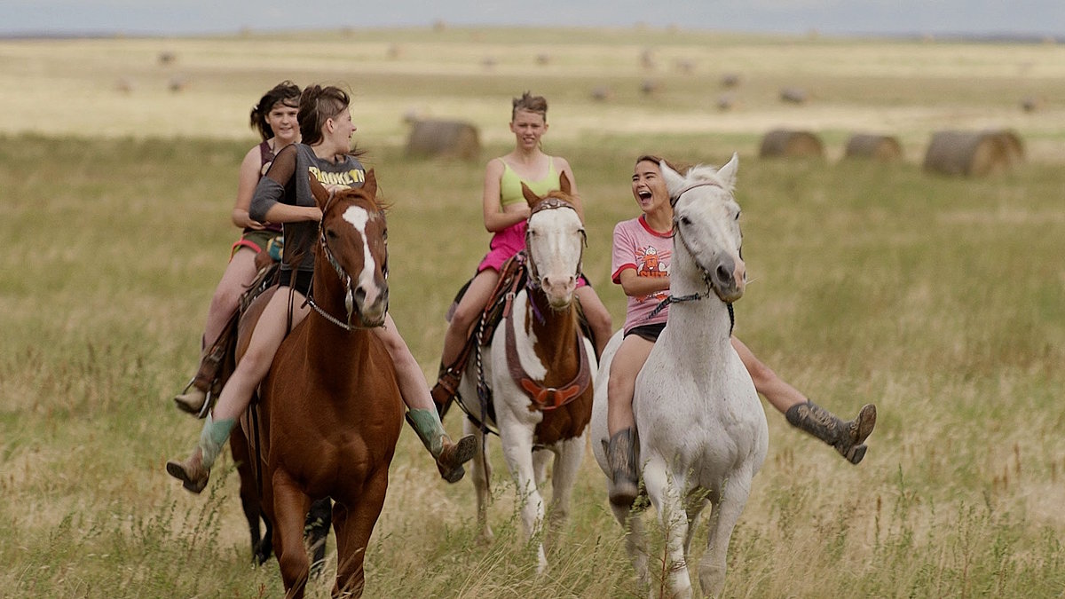 Кадр из фильма "К востоку от стены"