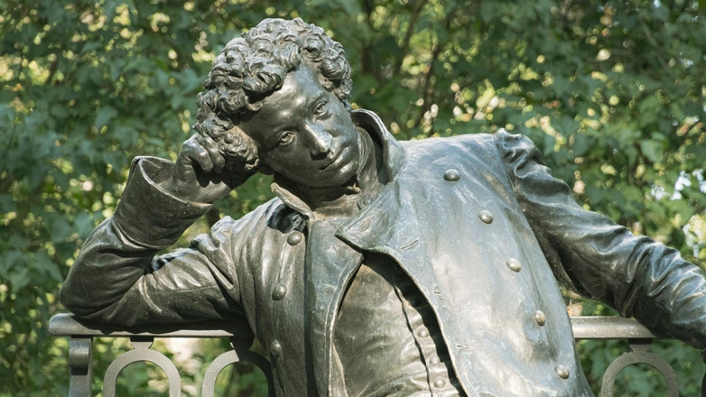 Памятник Пушкину демонтировали в Одесской области