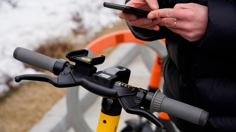 В Москве ужесточают правила аренды электросамокатов