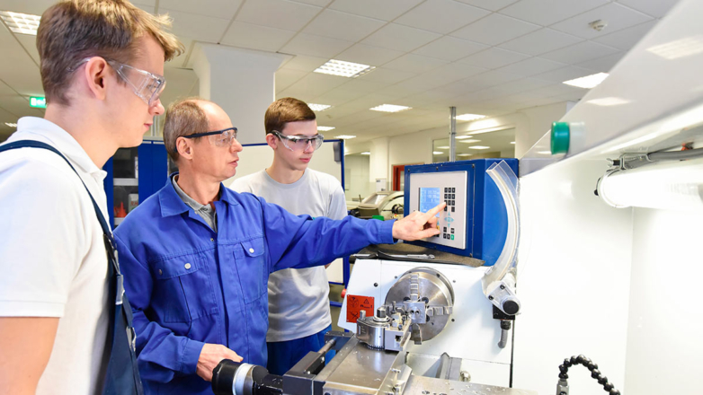 Володин заявил, что среднее профессиональное образование в России должно быть бесплатным