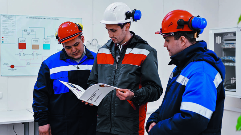 Работа на вырост: как на уральских промпредприятиях организована подготовка кадрового резерва