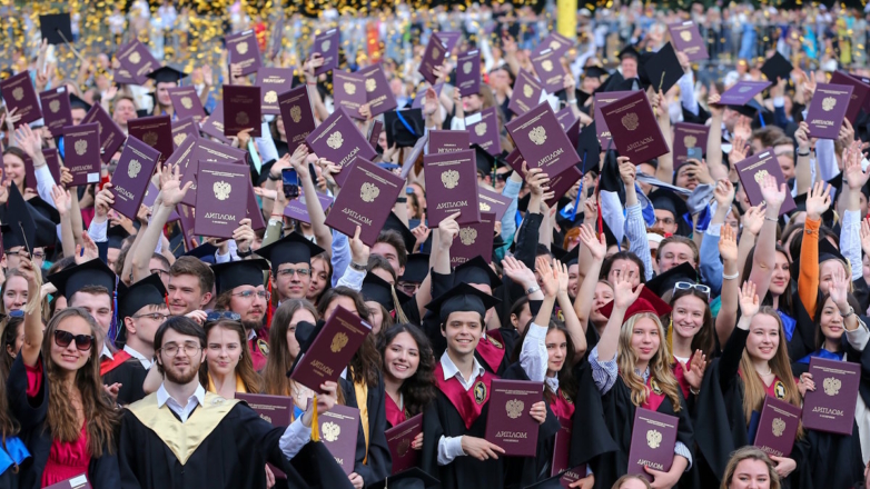 Правительство прорабатывает идею "мягкого распределения" выпускников вузов