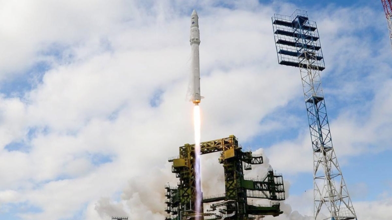 Ракета "Ангара" вывела на орбиту военные спутники ВКС РФ