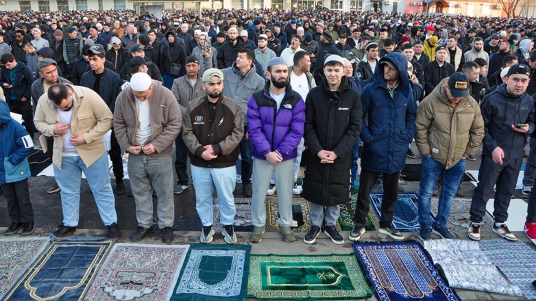 В молитвах на площадках Ураза-байрама в Москве приняли участие примерно 235 тыс. человек