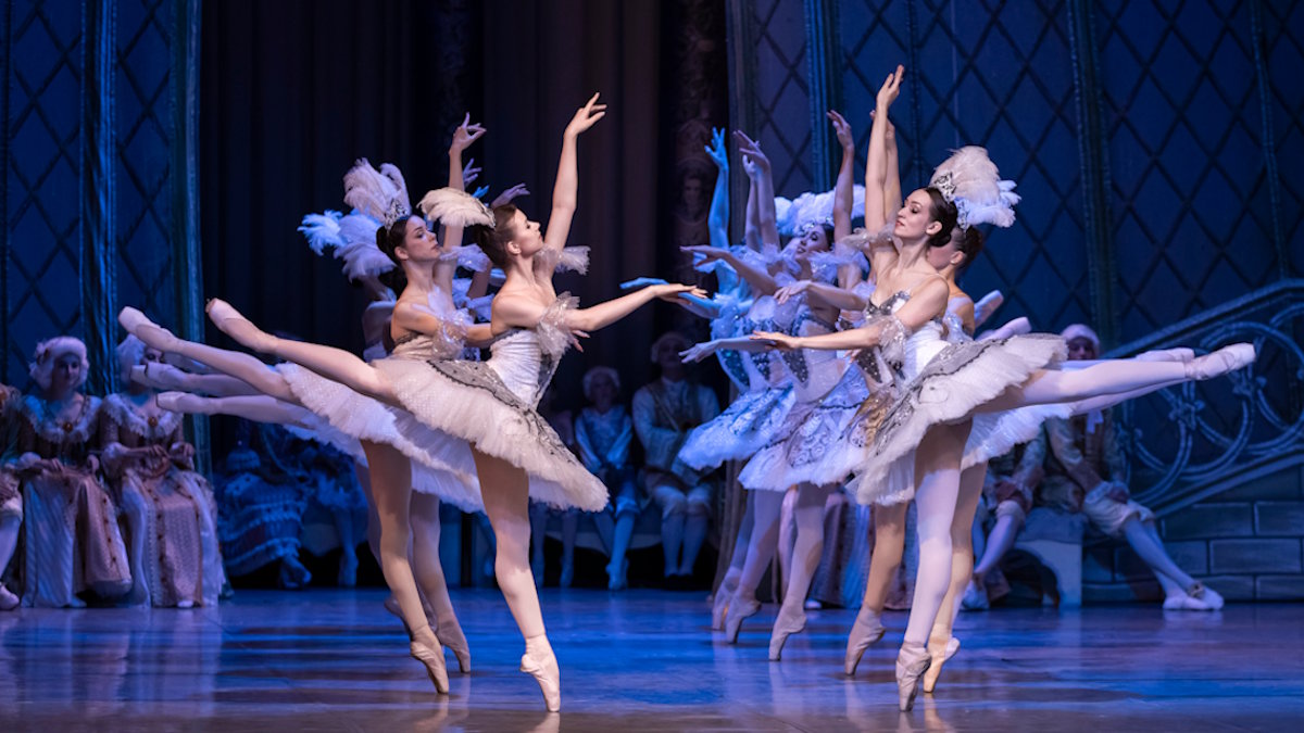 Балет "Коппелия" покажут 1 апреля в КЗ "Москва"