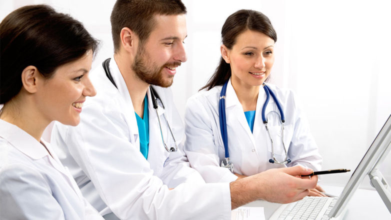 Почти 500 тыс. медработников хотят привлечь на рынок труда к 2030 году