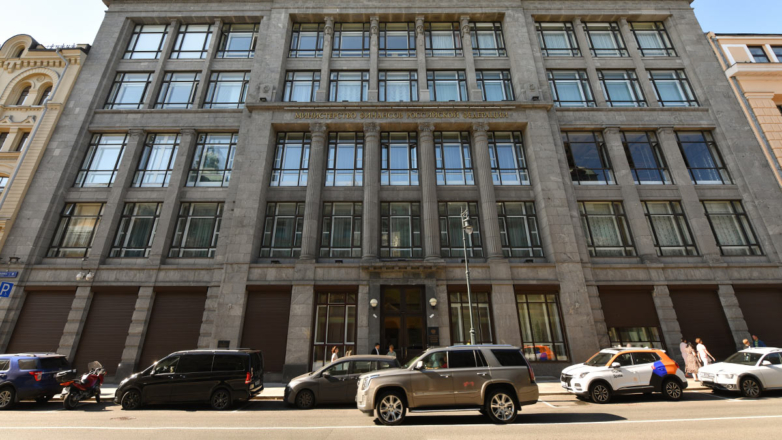 Акциза на чипсы не будет: замминистра  Сазанов раскрыл планы Минфина по налогам и сборам