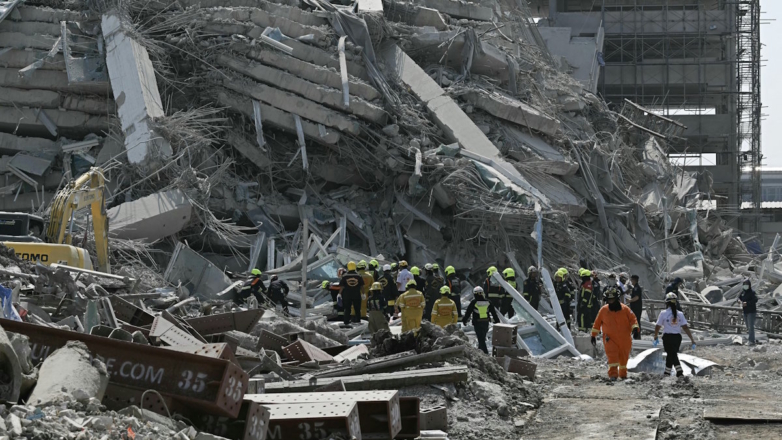 Десятки человек пропали без вести после обрушения здания в Бангкоке, пишет Khaosod