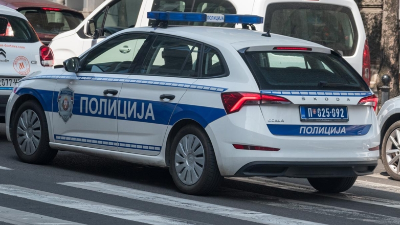 Машина въехала в толпу на митинге протеста в Белграде